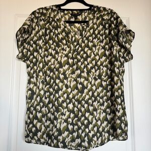 BANANA REPUBLIC FACTORY Dolman Sleeve Top Green & White Pattern Size Large, EUC!